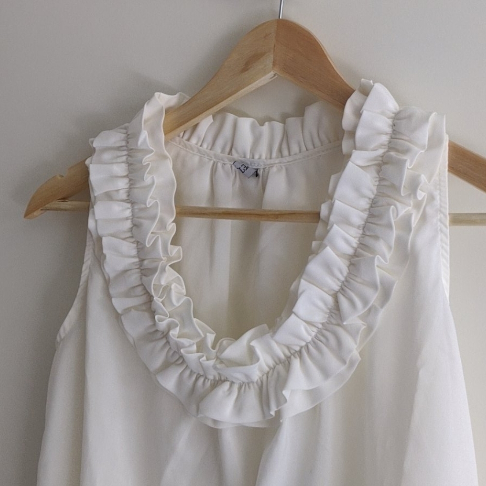 White basic top - Picture 2 of 3